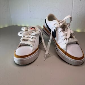 Nike Court Legacy women’s sneakers in White / Desert Ochre / Black